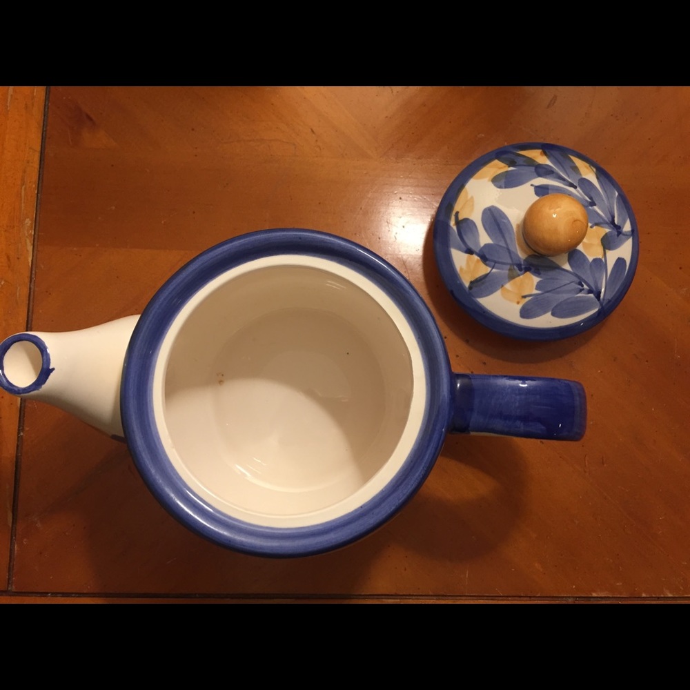 Ceramic TeaPot. - Picture 2 of 3